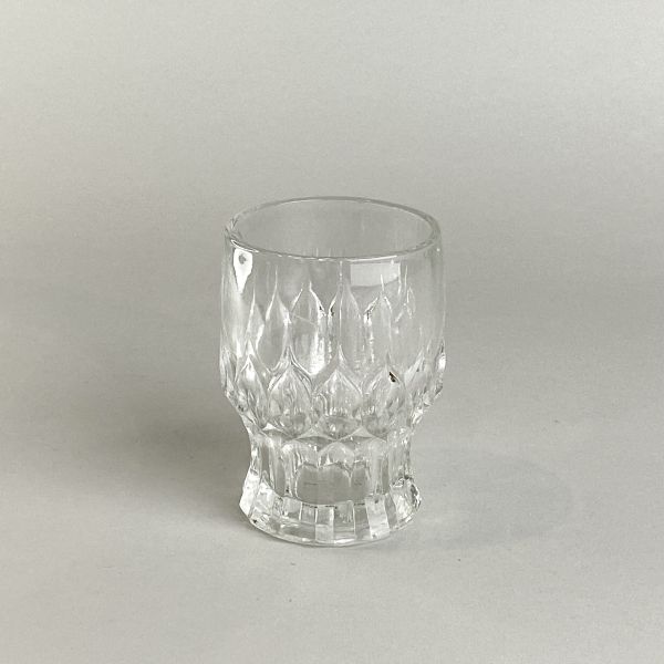 像魚尾裙的玻璃杯 