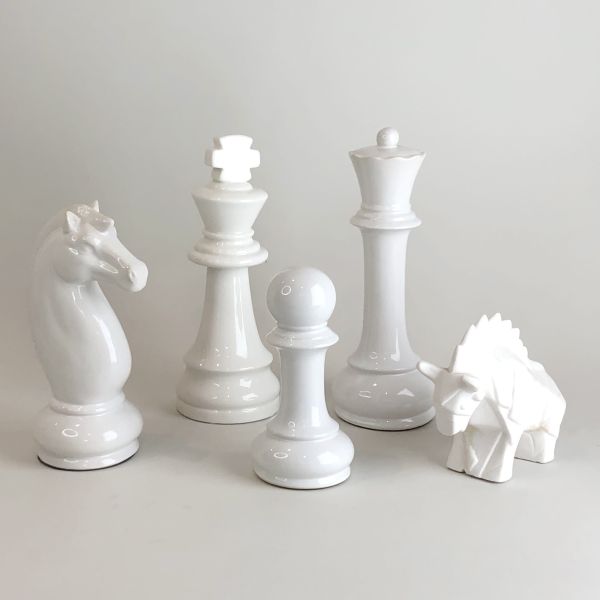 白色陶瓷西洋棋擺件 