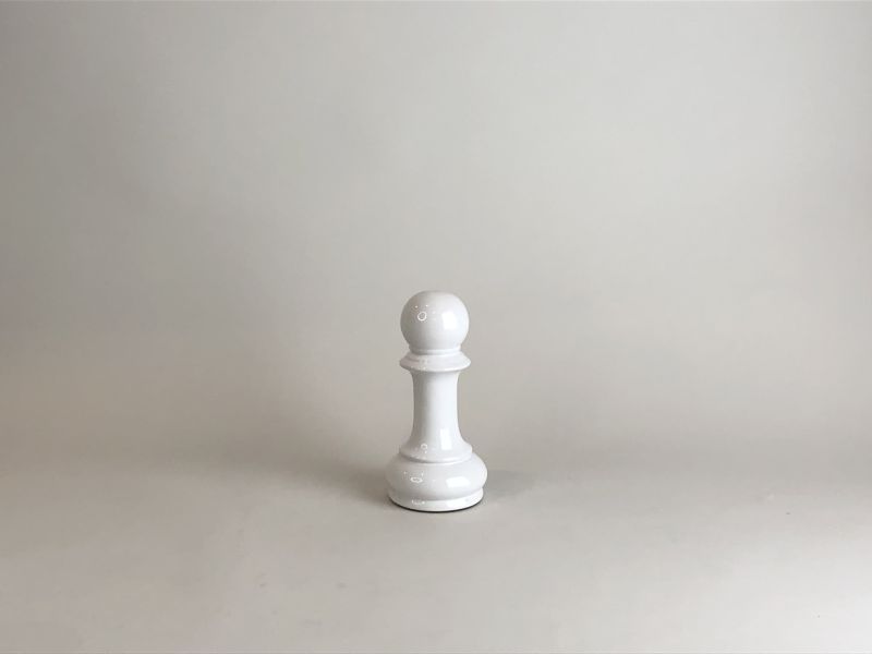 白色陶瓷西洋棋士兵擺件 