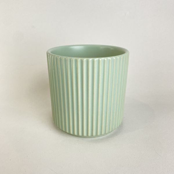 淺綠色盆器 