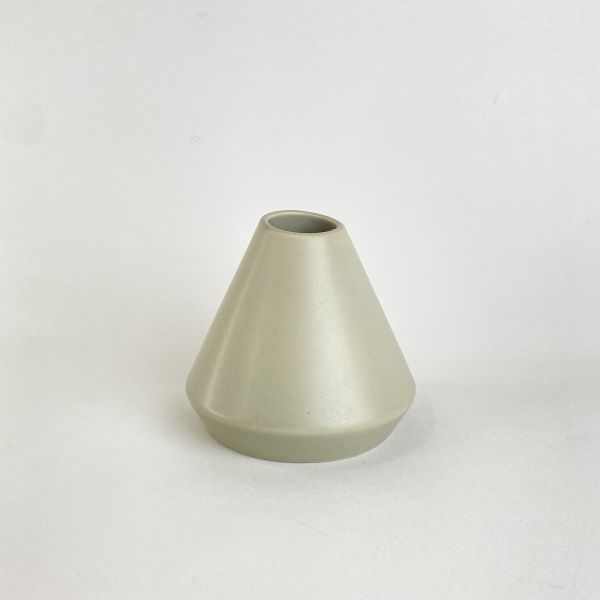 灰綠色錐形花器 