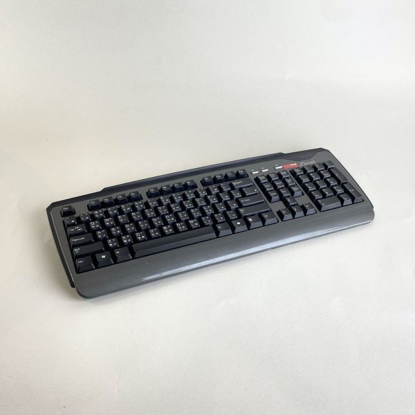 黑色鍵盤 
