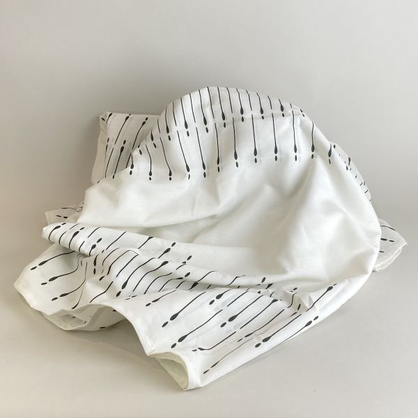 白色黑水滴桌布 