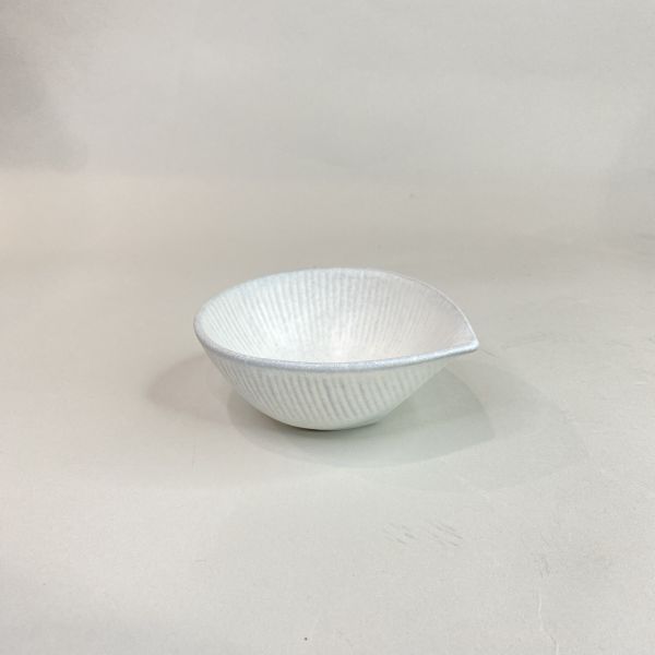 白色斜口碟 
