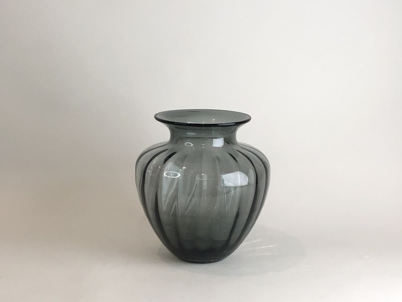 黑色條紋花器 