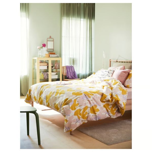 淺黃玻璃展示邊櫃 