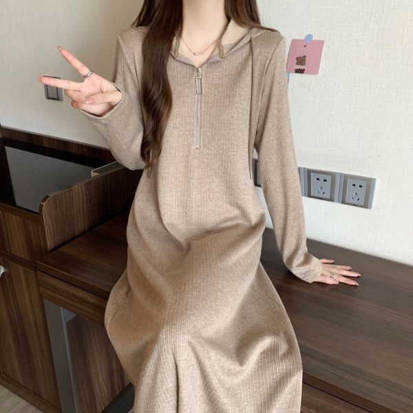 杏色壓紋連帽長洋裝 杏色壓紋連帽長洋裝