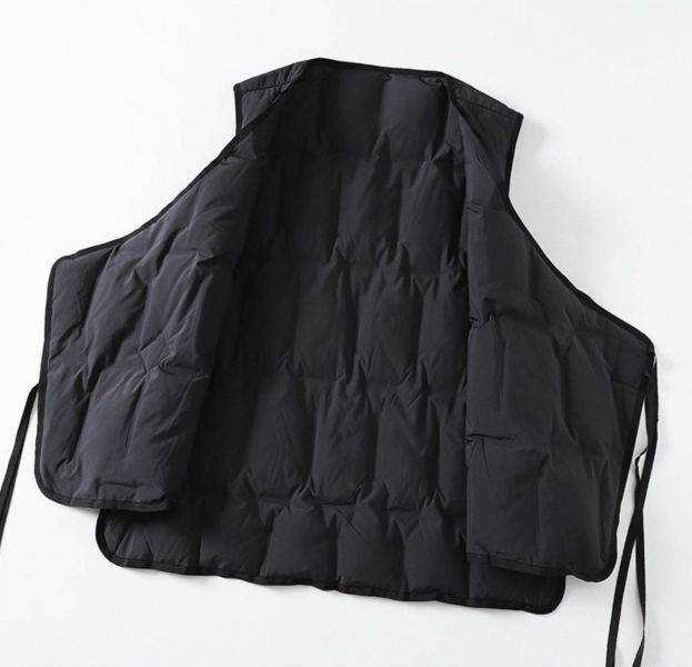 黑色腰間繫帶鋪棉背心 黑色腰間繫帶鋪棉背心