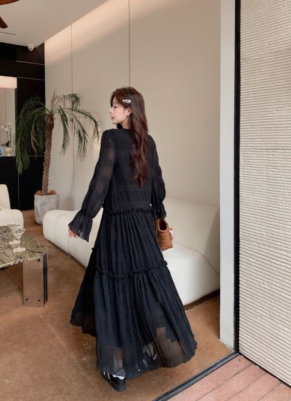 黑色全壓摺喇叭袖雪紡長洋裝 黑色全壓摺喇叭袖雪紡長洋裝