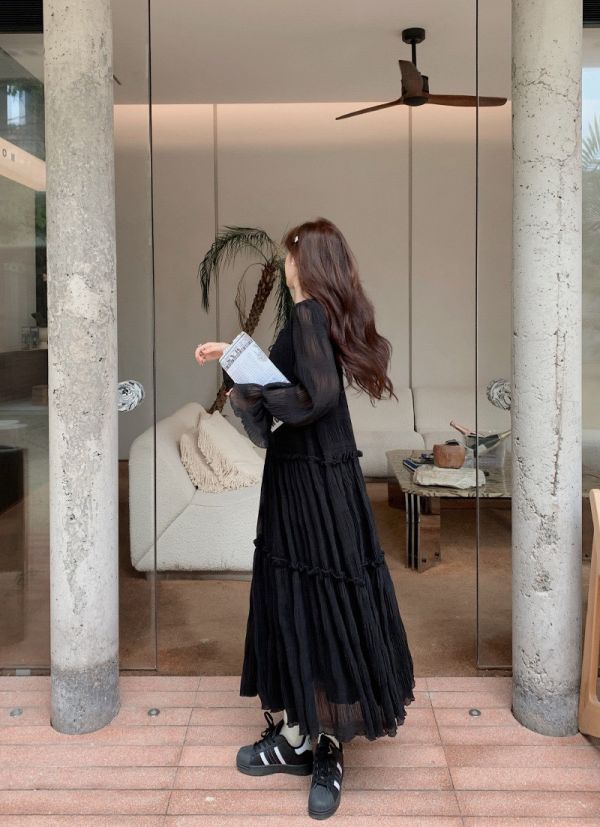 黑色全壓摺喇叭袖雪紡長洋裝 黑色全壓摺喇叭袖雪紡長洋裝