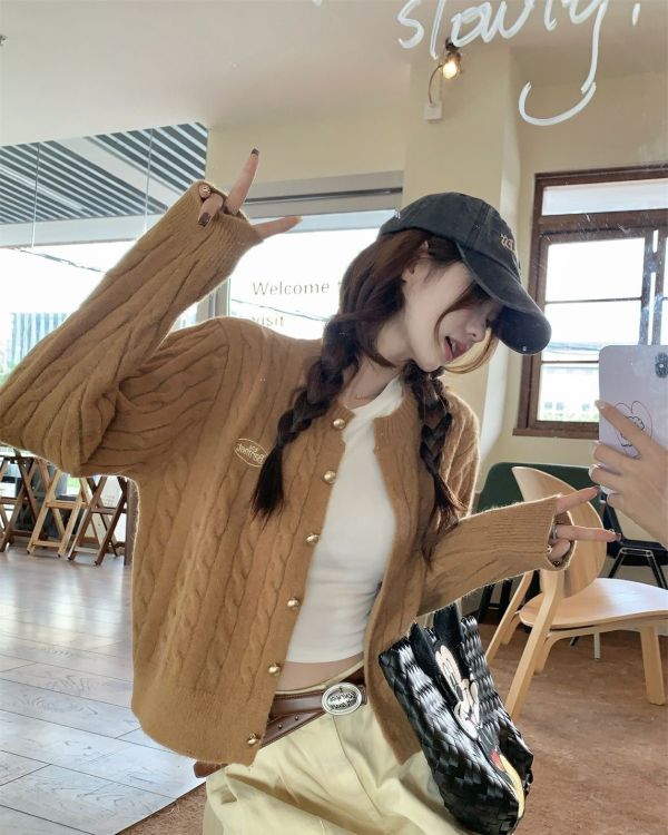 2色小香風麻花粗針織金扣短版毛衣外套 2色小香風麻花粗針織金扣短版毛衣外套