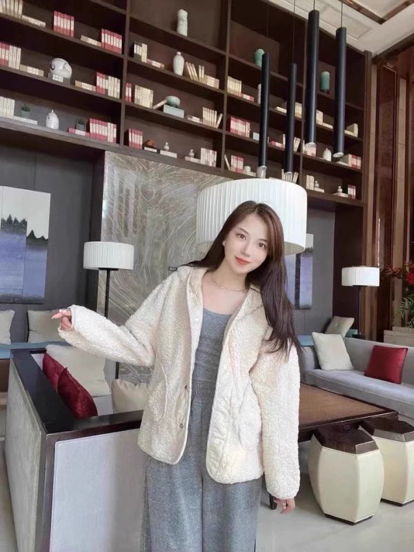 米色連帽仿羊羔毛外套 米色連帽仿羊羔毛外套