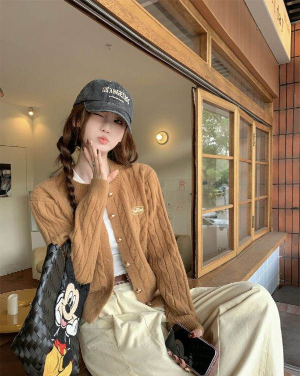 2色小香風麻花粗針織金扣短版毛衣外套 2色小香風麻花粗針織金扣短版毛衣外套