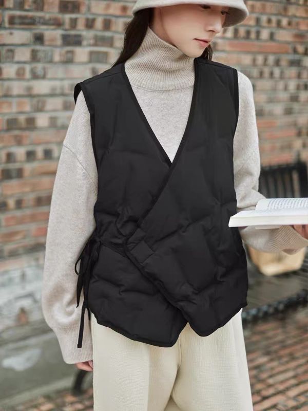 黑色腰間繫帶鋪棉背心 黑色腰間繫帶鋪棉背心
