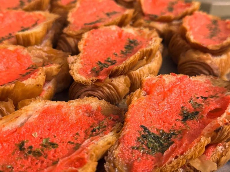 （葷）明太子可頌_六入組．樂林甜點 明太子可頌,鹹可頌,日式可頌,明太子麵包,明太子美乃滋,鱈魚子可頌,明太子點心,台北可頌,可頌推薦,冷凍可頌,奶素可頌,樂林甜點,鹹甜可頌,早餐可頌,KEWPIE美乃滋