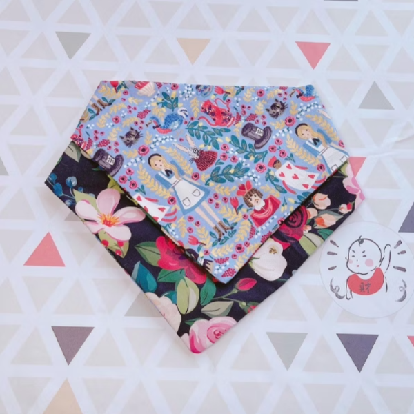 【財財兜】領巾兜-淺藍愛麗絲 