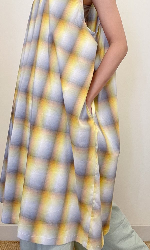 疊雪輕｜圓領秘摺洋裝 