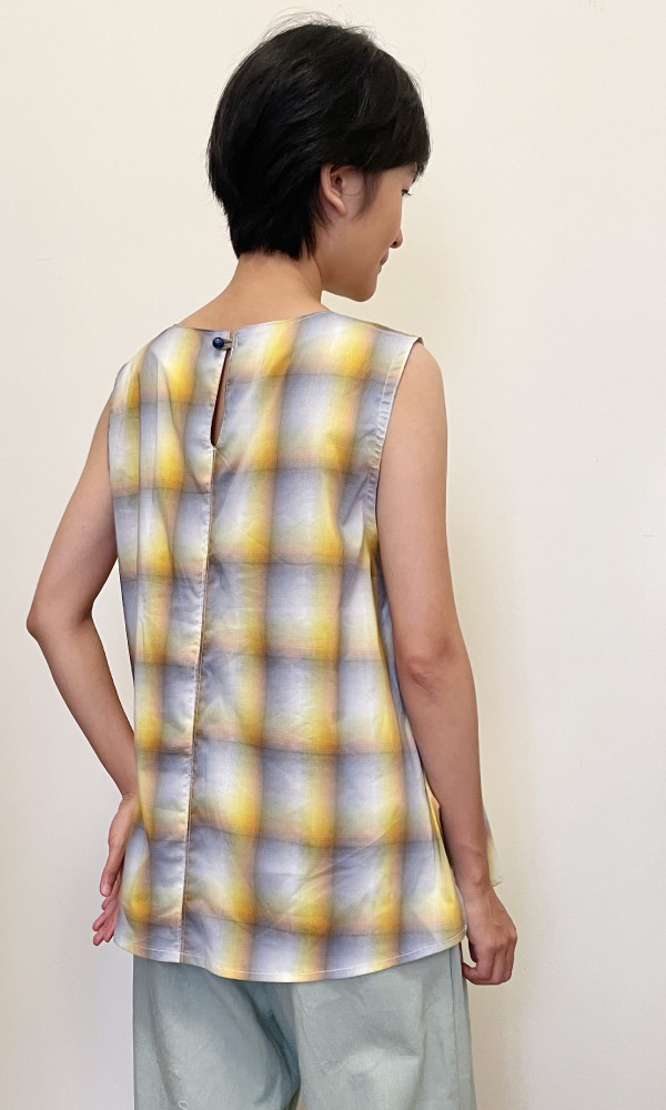 疊雪輕｜圓領開衩背心 