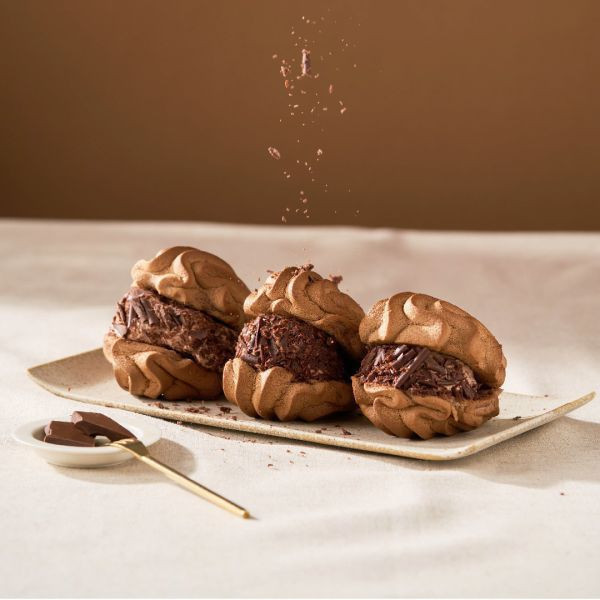 綜合燒免運組-無禮盒（芋貝燒、巧貝燒、粉紅貝貝各6顆+保冷袋*1） 綜合燒擁有主打芋貝燒及巧貝燒,無論是送給姐妹、情人,還是獎勵自己的小小甜蜜,都是一份剛剛好的溫柔與質感。