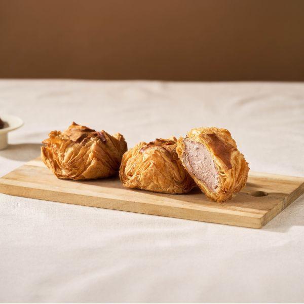 綜合雙拼免運組-無禮盒（芋貝燒、巧貝燒、粉紅貝貝、芋泥起酥包、香草起酥包、巧克力起酥包各3顆共18顆+保冷袋*1） 綜合燒擁有主打芋貝燒及巧貝燒,無論是送給姐妹、情人,還是獎勵自己的小小甜蜜,都是一份剛剛好的溫柔與質感。