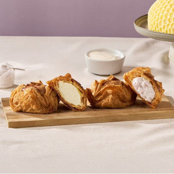 綜合起酥包免運組-無禮盒（芋泥起酥包、巧克力起酥包、香草起酥包各6顆+保冷袋*1） 綜合燒擁有主打芋貝燒及巧貝燒,無論是送給姐妹、情人,還是獎勵自己的小小甜蜜,都是一份剛剛好的溫柔與質感。