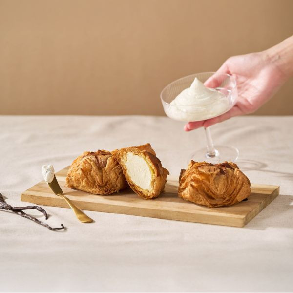 綜合起酥包免運組-無禮盒（芋泥起酥包、巧克力起酥包、香草起酥包各6顆+保冷袋*1） 綜合燒擁有主打芋貝燒及巧貝燒,無論是送給姐妹、情人,還是獎勵自己的小小甜蜜,都是一份剛剛好的溫柔與質感。