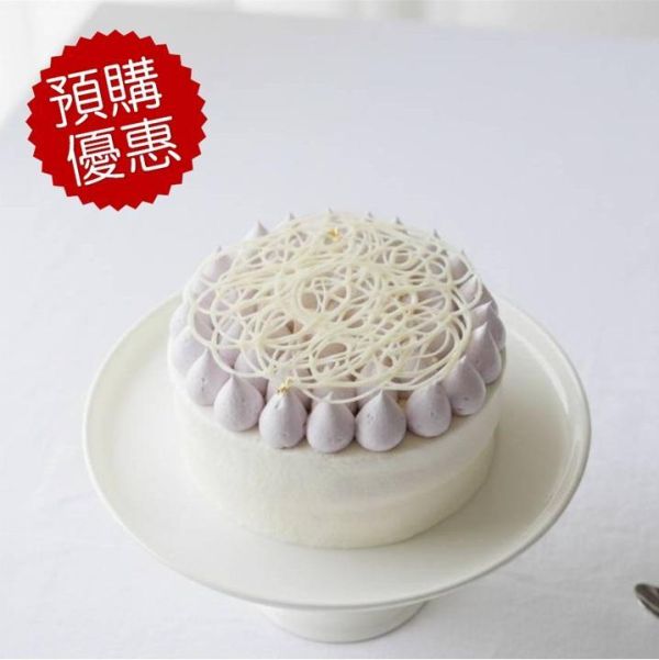 芋滿天下(北海道十勝奶霜) 蛋糕體使用屏東蓬萊米穀粉製成,無麩質、輕盈柔軟,夾層中包裹著手炒芋泥餡、Q彈滑嫩的布丁,再加入西班牙鮮奶油,堆疊出入口即化的豐富層次。