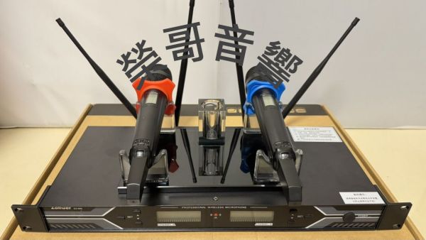 ZonGer ZG-888 雙手持無線麥克風 Zon Ger ZG-888  雙手持無線麥克風 高階款 綜合 數位擴大機 金嗓 音圓 音王點歌機 吊掛 書架 落地喇叭ZonGer NaGaSaKi FNSD TDF JCT