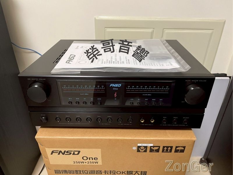 全新FNSD 專業卡拉OK套組 FN-ONE 擴大機 SD-305N 吊掛式10吋3音錄5單體音 王雲端點歌機 全新 套組 華成FNSD FN-ONE 專業 頂級擴大機 SD-305N 吊掛式10吋喇叭震撼力十足 音王 雲端點歌機 21.5吋觸控螢幕4T大容量 雙手持無線麥克風ZonGer NaGaSaKi TDF JCT 北歐之聲