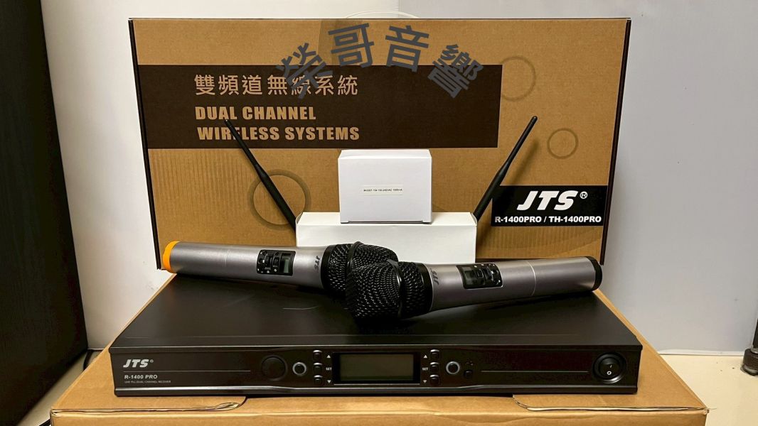 JTS R-1400PRO 雙手持無線麥克風 全新JTS R-1400PRO 得琦電子 無線麥克風UHF 雙頻道無線變頻麥克風 金嗓 音圓 音王 點歌機 擴大機 懸吊式 書架型 落地式 喇叭 前級後級 機櫃 ZonGer TDF FNSD JCT