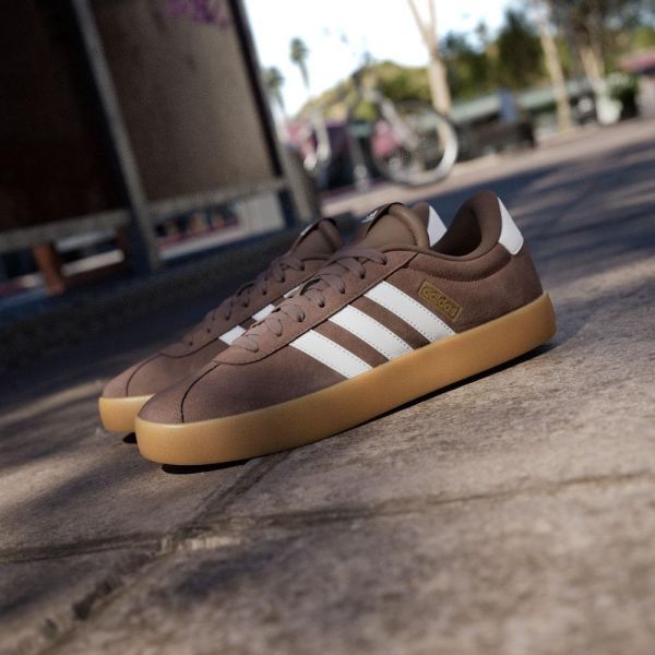 ADIDAS VL COURT 3.0 摩卡棕白 焦糖底 麂皮休閒鞋 男女款 JP7536 ADIDAS, adidas, VL COURT 3.0, JP7536, adidas休閒鞋, adidas男女鞋, 摩卡棕球鞋, 棕色球鞋, 棕色休閒鞋, 麂皮球鞋, 焦糖底球鞋, 復古球鞋, 德訓鞋, 德訓風, 低筒球鞋, 男女共款, 情侶鞋, 秋冬球鞋, 百搭休閒鞋, adidas棕色鞋
