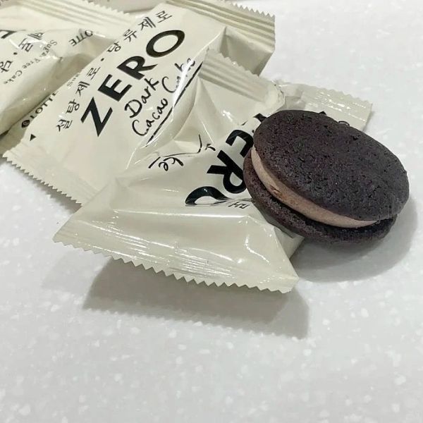 LOTTE韓國樂天 ZERO 零糖巧克力派 171g,12入/盒 巧克力夾心蛋糕 低卡新包裝 ZERO巧克力派、無糖巧克力派、低卡蛋糕、LOTTE零糖甜點、韓國樂天巧克力派、夾心蛋糕、無糖點心、低糖甜食推薦、韓國原裝進口、無負擔甜點、健康甜點、巧克力低糖