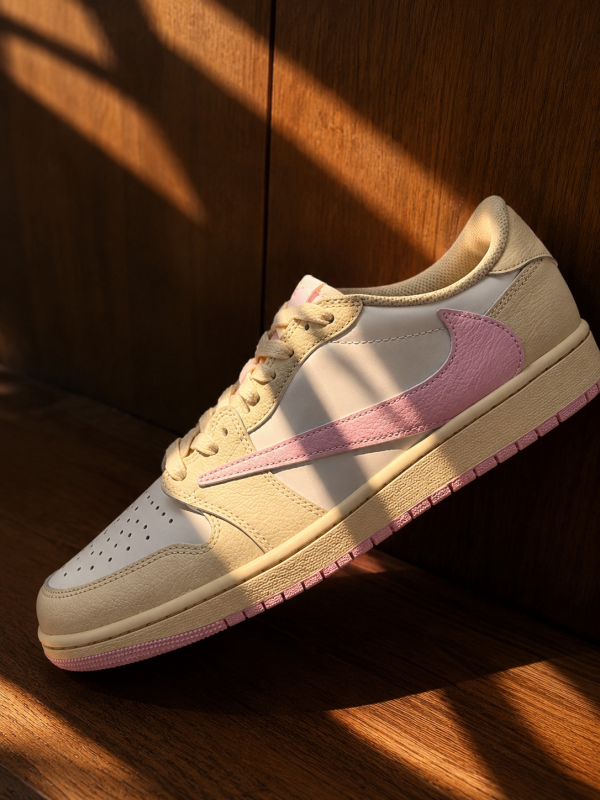 Travis Scott x Air Jordan 1 “Muslin pink”米白粉/IQ7604-101 