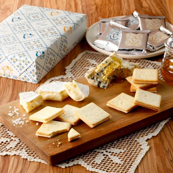 日本東京牛奶起司工場 Tokyo Milk Cheese Factory 禮盒附提袋 Tokyo Milk Cheese Factory、日本牛奶起司餅乾、蜂蜜起司餅乾、海鹽起司餅乾、巧克力馬斯卡彭餅乾、日本甜點禮盒、日本伴手禮推薦、東京甜點、附提袋禮盒、牛奶起司工場餅乾、日本人氣餅乾、日系高質感禮盒