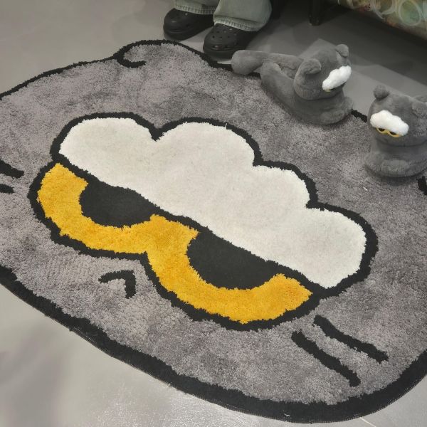 ZO&FRIENDS ZOA 灰雲貓造型地毯｜Grey Rug 韓國正版 ZO&FRIENDS、ZOA、ZOA地毯、ZOA Rug、灰雲貓、灰色地毯、角色地毯、造型地毯、韓國地毯、韓國代購、韓國正版、LINE FRIENDS、居家擺設、房間佈置、床邊地毯、沙發地毯、療癒系居家、厭世貓、GD風格、G-DRAGON風格、GD收藏、韓系居家、收藏地毯、房間裝飾、居家小物