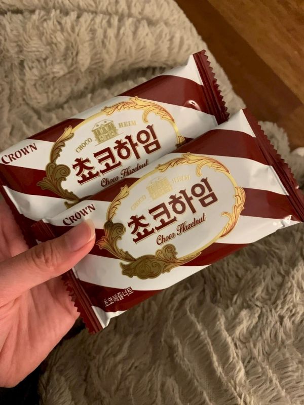 韓國CROWN 皇冠 巧克力夾心威化酥 47g  榛果巧克力 威化餅 夾心威化酥 可可 CROWN威化酥、皇冠巧克力餅、巧克力夾心威化、韓國威化餅、榛果可可餅乾、韓國甜點、威化酥推薦、47g巧克力餅、韓國人氣零食、辦公室點心、追劇甜食
