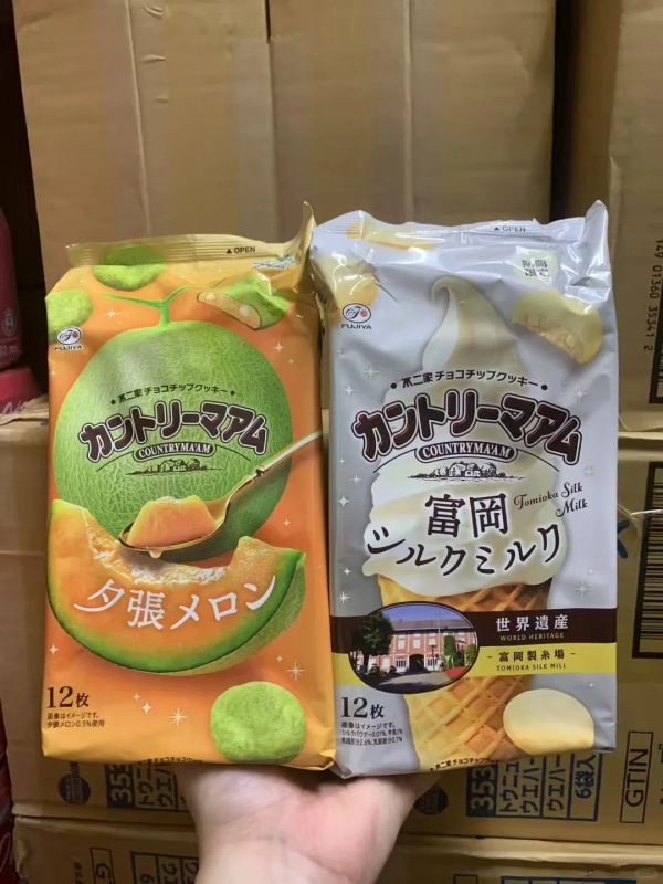 不二家 鄉村風烘焙餅乾 富岡牛奶 / 夕張哈密瓜風味 12枚入 日本限定軟餅乾 絲綢牛奶 期間限定 軟餅乾 伴手禮 不二家, 鄉村風, 烘焙餅乾, 富岡牛奶, 夕張哈密瓜, 日本餅乾, 日本限定, 軟餅乾, 伴手禮, 北海道牛奶餅乾, 哈密瓜餅乾, 日本零食, 禮盒餅乾, 日本伴手禮, 下午茶點心
