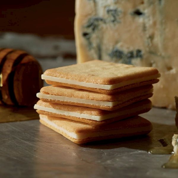 日本東京牛奶起司工場 Tokyo Milk Cheese Factory 禮盒附提袋 Tokyo Milk Cheese Factory、日本牛奶起司餅乾、蜂蜜起司餅乾、海鹽起司餅乾、巧克力馬斯卡彭餅乾、日本甜點禮盒、日本伴手禮推薦、東京甜點、附提袋禮盒、牛奶起司工場餅乾、日本人氣餅乾、日系高質感禮盒
