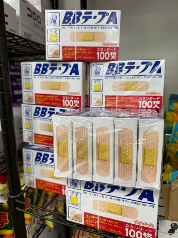 日本 BB TAPE A  絆創貼 保護貼 OK蹦 BB碘酒 藥水膠布 創可貼 100枚 BB TAPE A 絆創貼、日本創可貼、日本 OK 蹦、藥水膠布、BB 碘酒、護理膠帶、醫療級 OK 蹦、家庭急救貼布、日本藥局推薦、透氣絆創貼