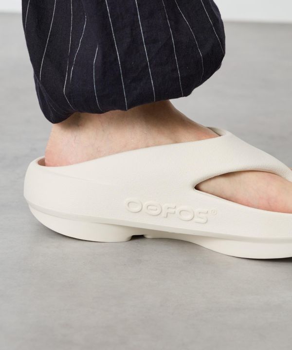 OOFOS OOriginal PLUS Driftwood 恢復拖鞋｜男女款 OOFOS、OOFOS拖鞋、OOFOS OOriginal PLUS、OOriginal PLUS、OOFOS恢復拖鞋、恢復拖鞋、運動恢復拖鞋、厚底拖鞋、厚底夾腳拖、人字拖、機能拖鞋、舒適拖鞋、減震拖鞋、足弓支撐拖鞋、OOfoam、OOfoam拖鞋、男女拖鞋、男女共款拖鞋、日本OOFOS、日本代購OOFOS、OOFOS Black、OOFOS Chalk、OOFOS Driftwood、OOFOS