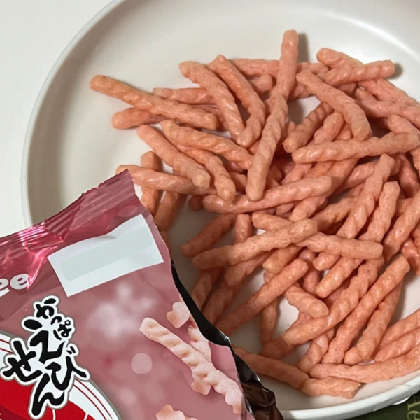 卡樂比 Calbee 櫻花蝦風味 蝦條 蝦味先 50g | 香脆酥鹹 海味零食 日本人氣餅乾 卡樂比, Calbee, 蝦條, 櫻花蝦風味, 蝦味先, 日本蝦條, 海味零食, 日本餅乾, 香脆蝦餅, 鹹香零食, 下酒菜零食, 追劇點心, 日本進口