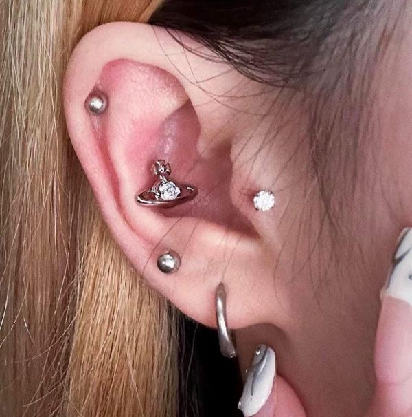 [爆款] Vivienne Westwood 簡約單鑽耳釘 