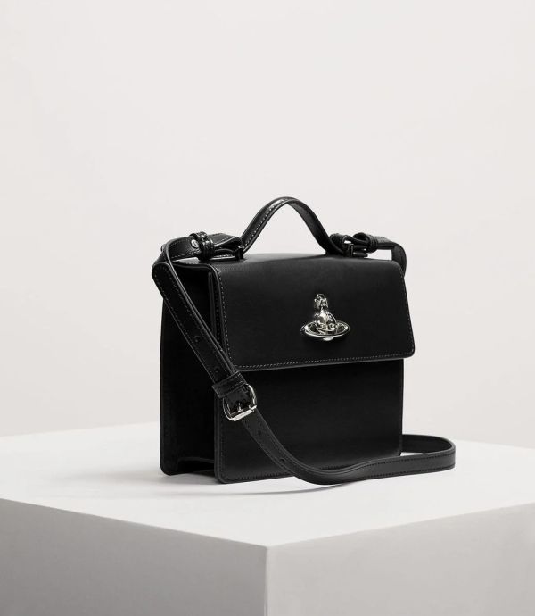 Vivienne Ｗestwood 黑色牛皮小方包 