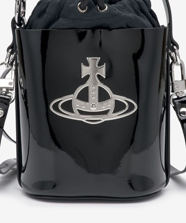 Vivienne Westwood Daisy 黑色抽繩水桶包 