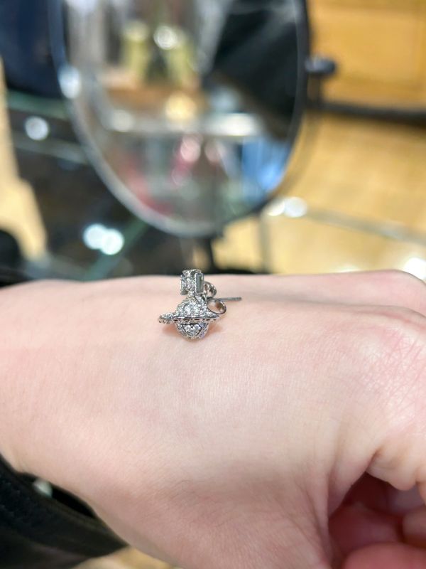 Vivienne Westwood 閃耀立體小土星耳釘 