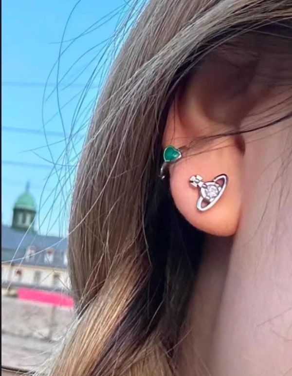 [爆款] Vivienne Westwood 簡約單鑽耳釘 