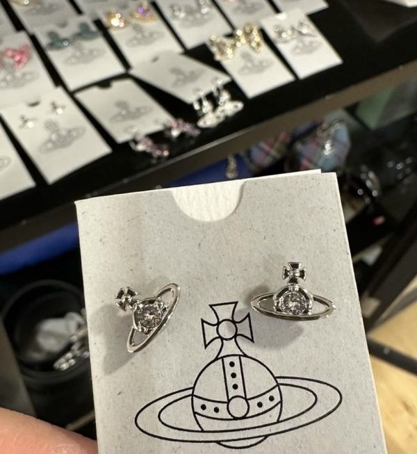 [爆款] Vivienne Westwood 簡約單鑽耳釘 
