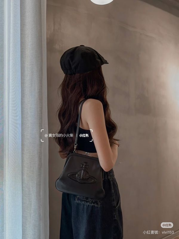 Vivienne Westwood [JENNIE同款]牛皮黑色浮雕包 