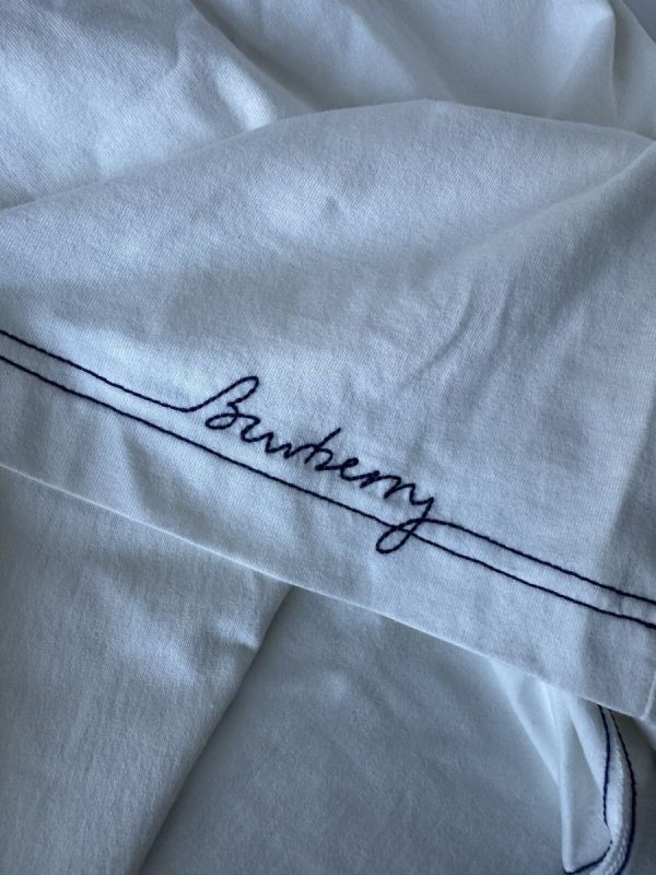 Burberry 下擺刺繡Logo百搭素面 T-shirt (man) 