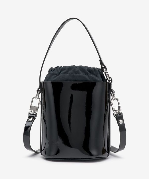 Vivienne Westwood Daisy 黑色抽繩水桶包 